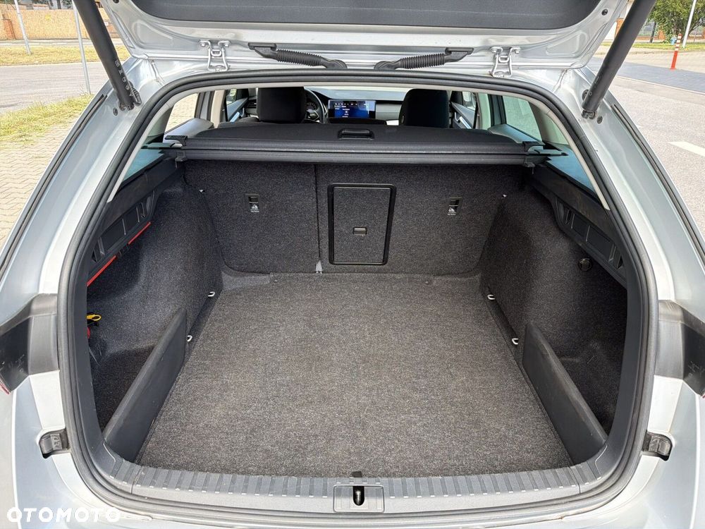 Skoda Octavia 1.5 TSI mHEV Selection DSG - 17