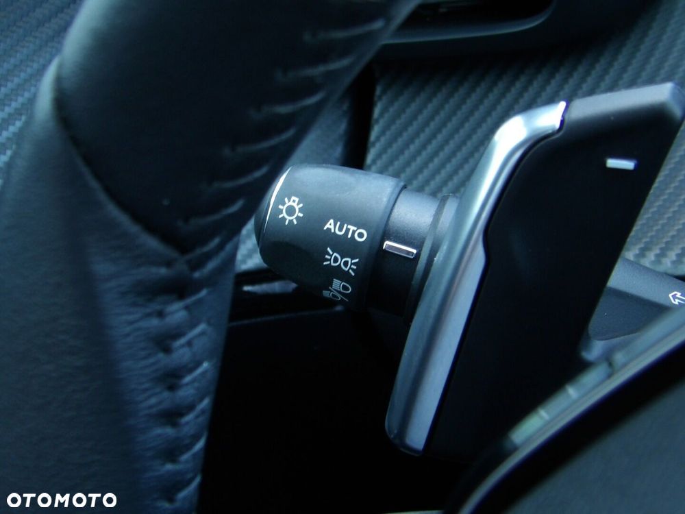 Peugeot 2008 1.2 PureTech Allure S&S EAT8 - 19