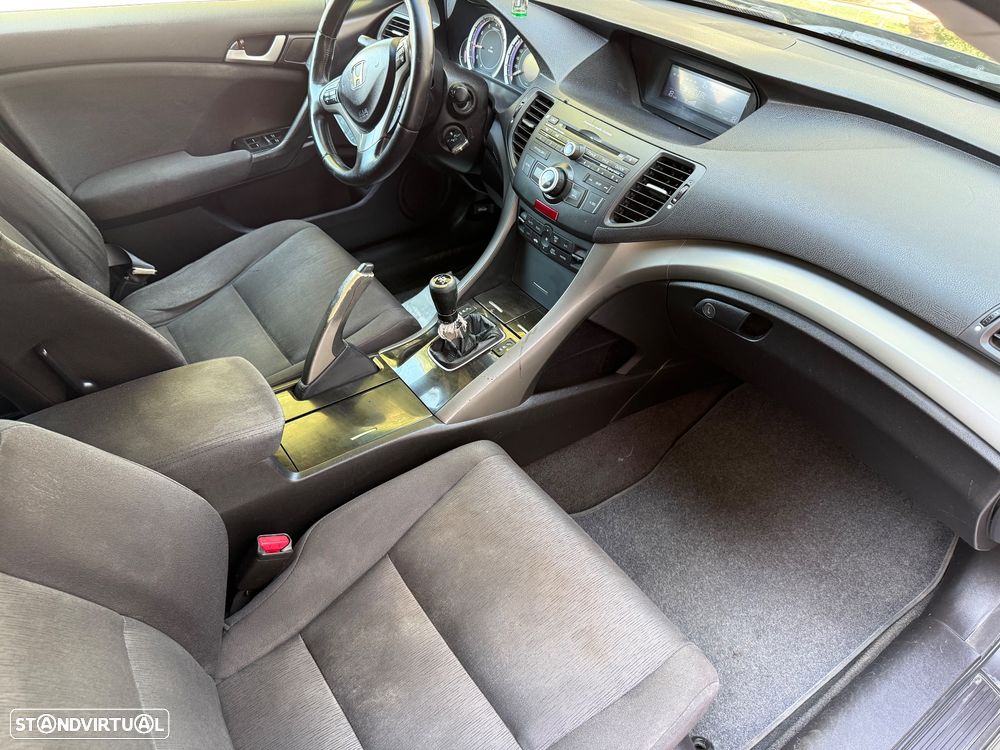 Honda Accord Tourer 2.2 i-DTEC Executive Top E.Limitada - 12