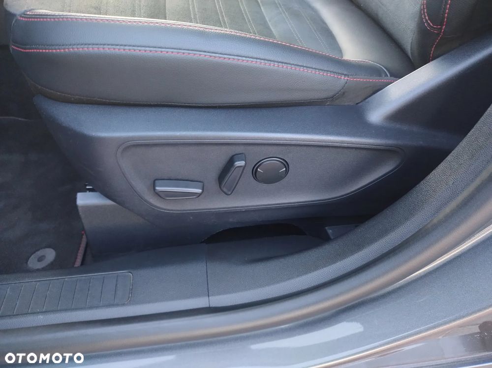 Ford Kuga 2.0 EcoBlue 4x4 ST-LINE X - 34