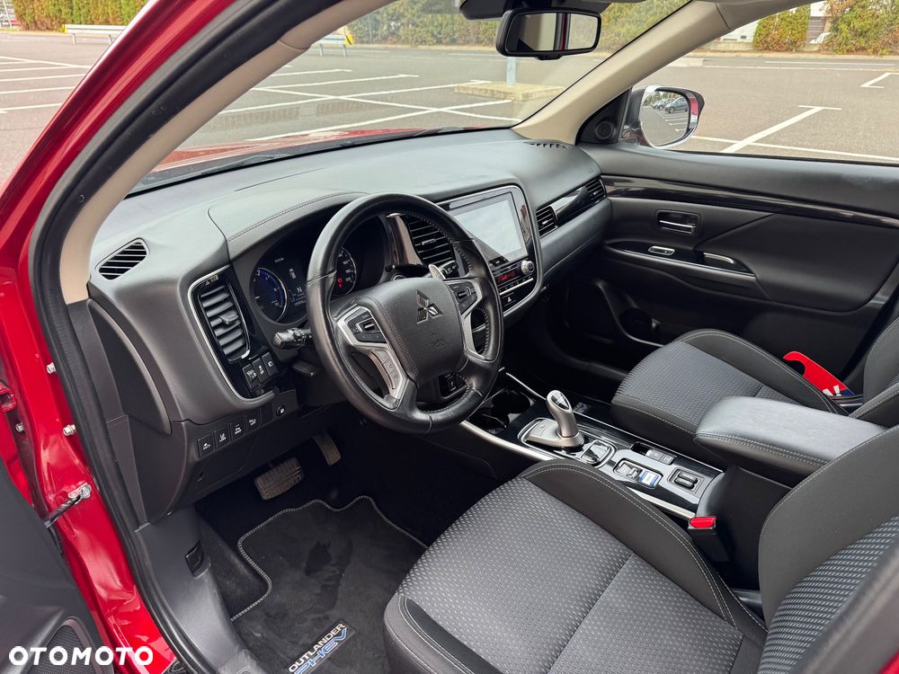 Mitsubishi Outlander - 11
