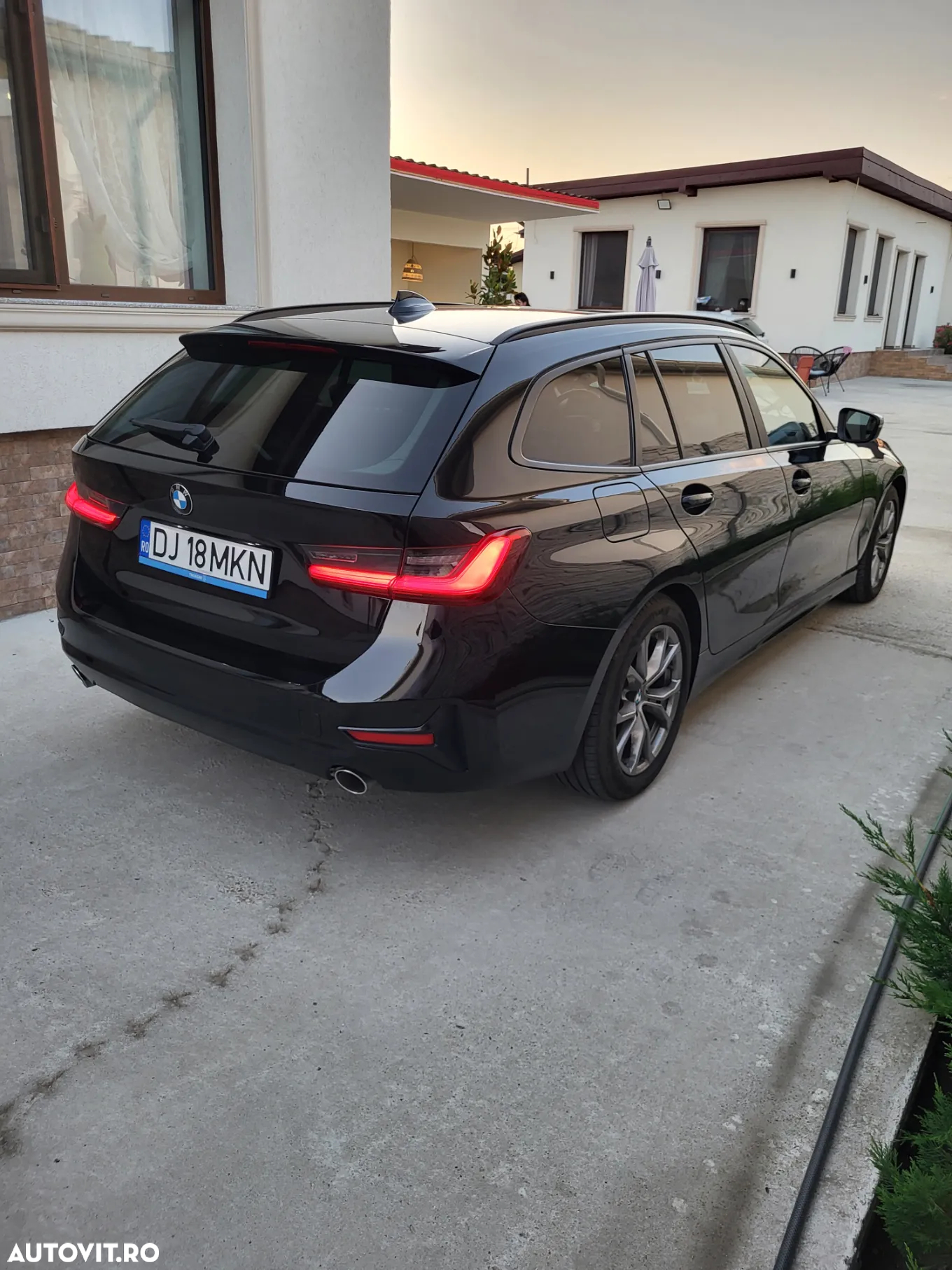 BMW Seria 3 318d Touring Aut. Sport Line - 4