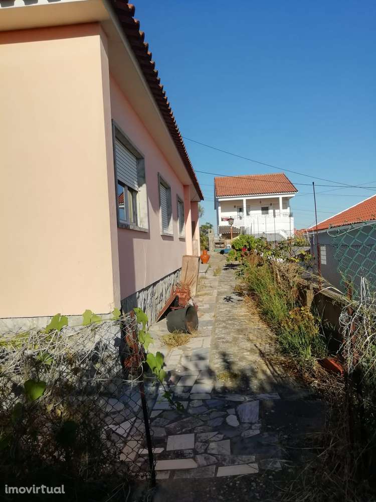 Moradia térrea para venda na Amoreira com muito potencial vista de mar - Grande imagem: 5/23