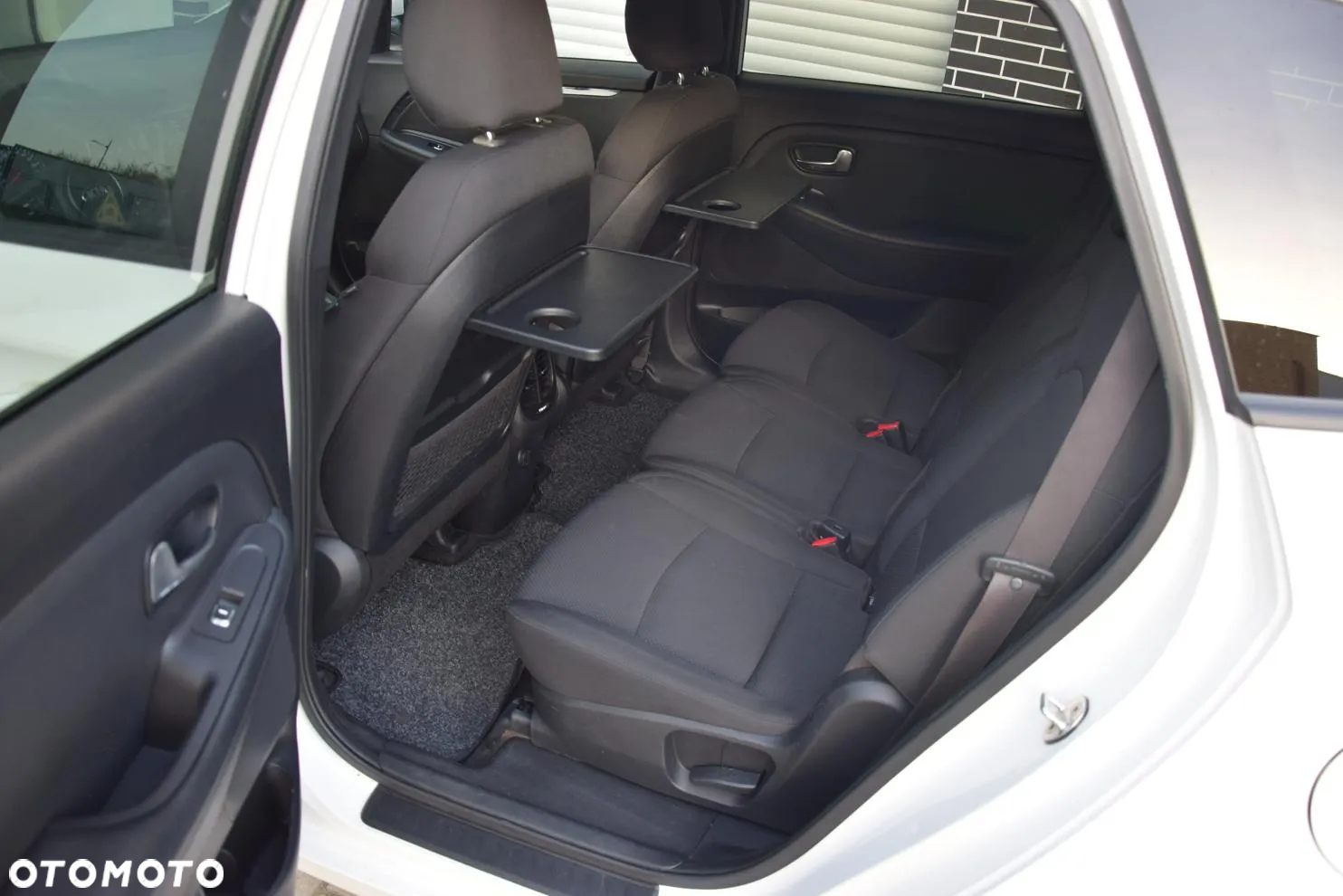 Kia Carens 1.7 CRDi 141 ISG Dream-Team Edition - 10