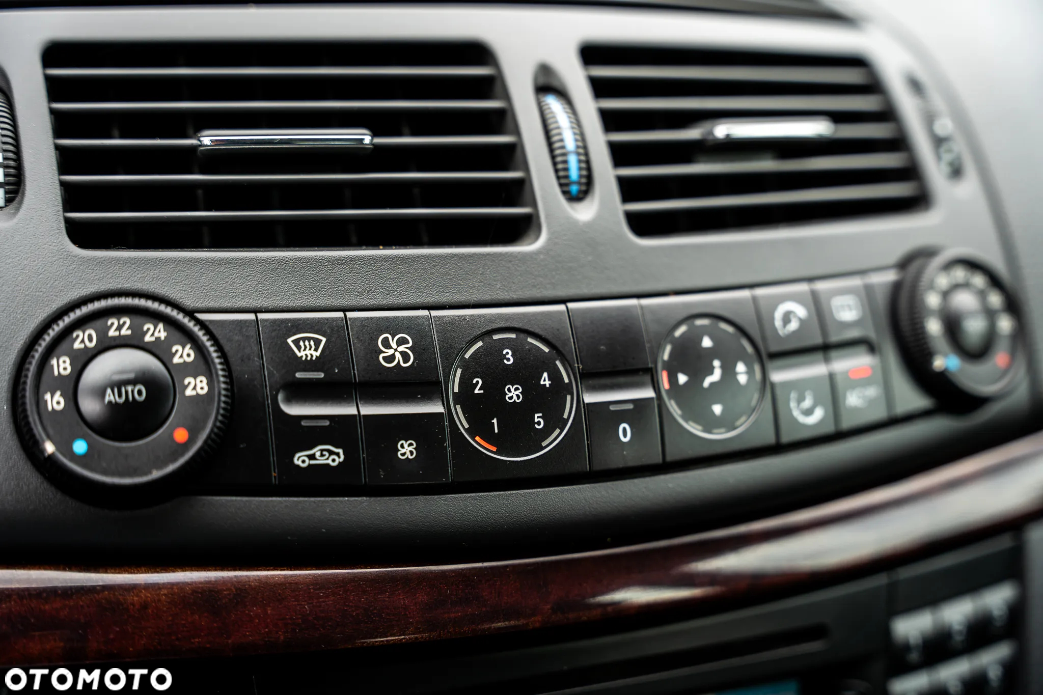 Mercedes-Benz Klasa E 200 Kompressor Automatik Elegance - 28