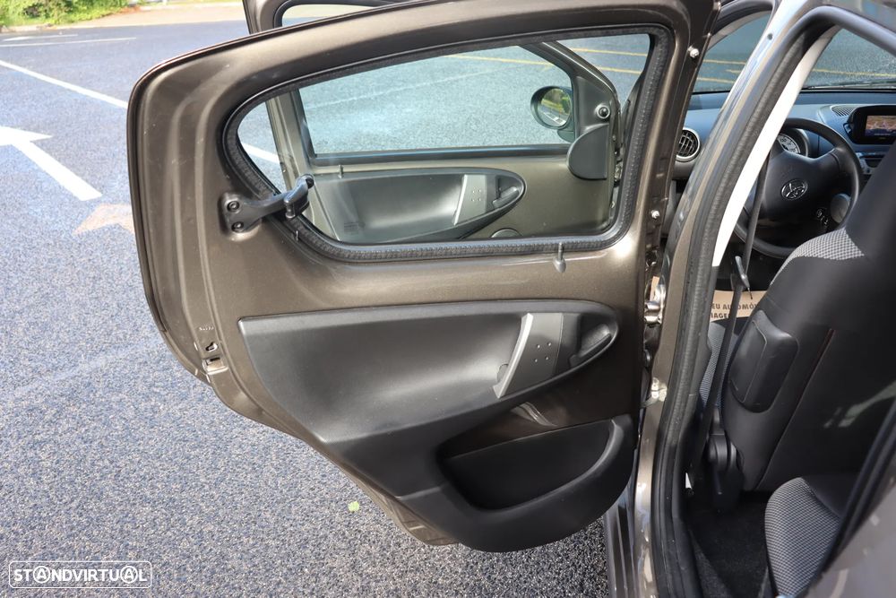 Toyota Aygo Connect - 45