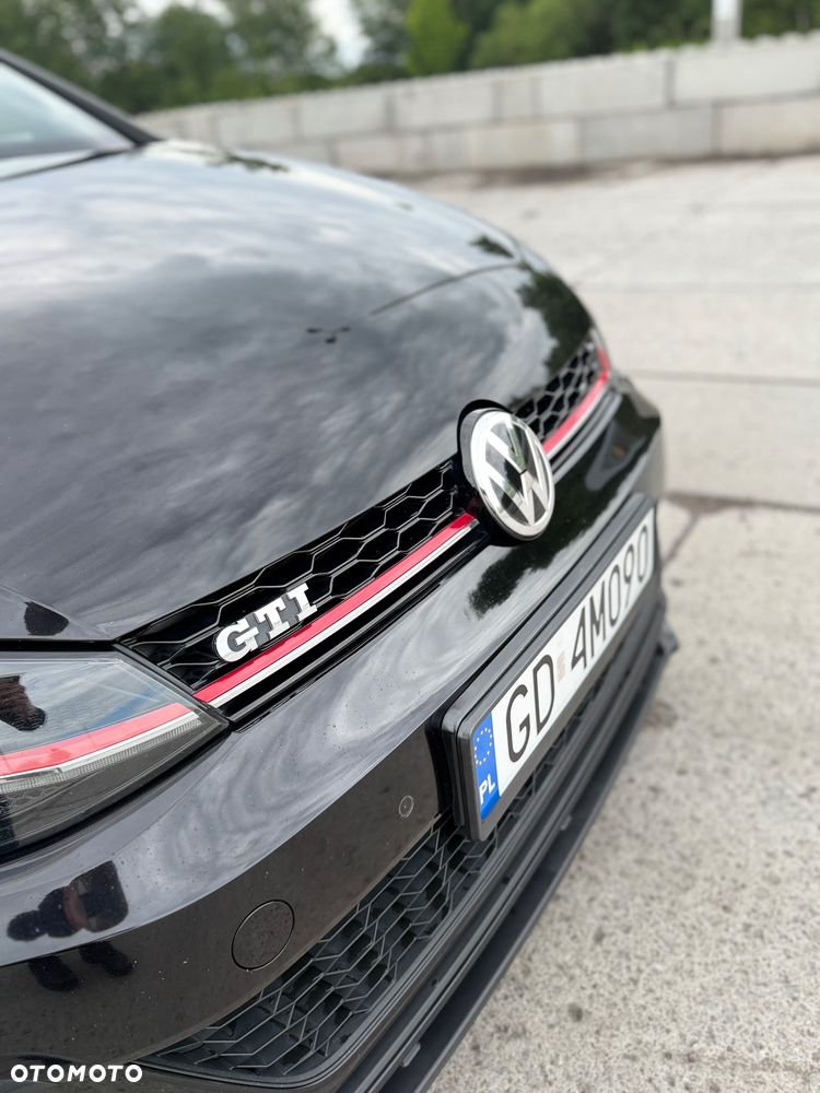 Volkswagen Golf - 5