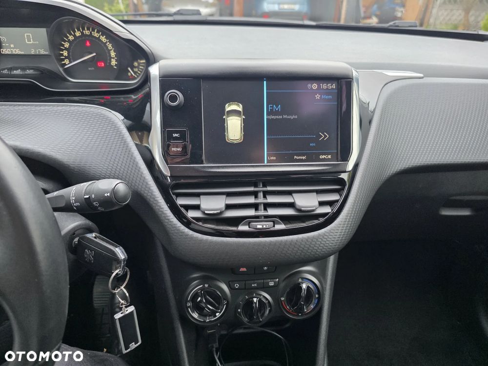Peugeot 208 - 14