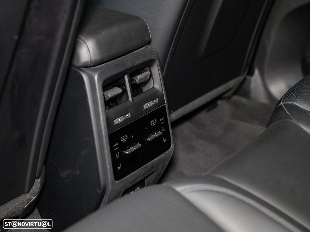Porsche Macan Electric - 31