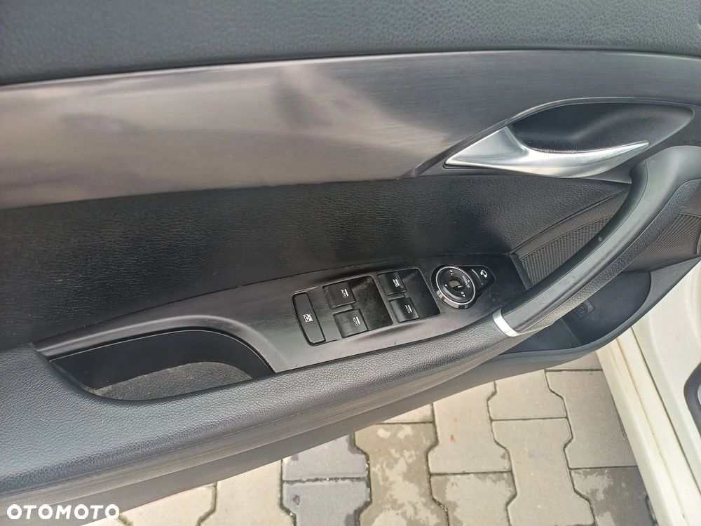 Hyundai i40 Kombi blue 1.6 Family+ - 12