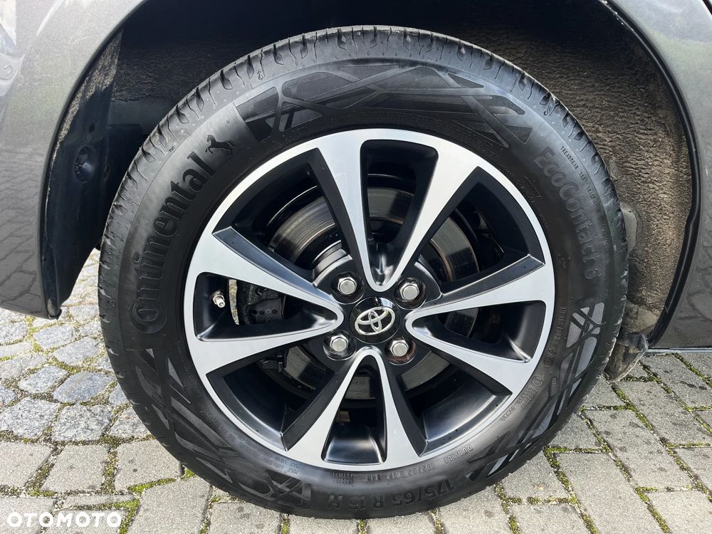 Toyota Yaris ver-hybrid-1-5-comfort - 40