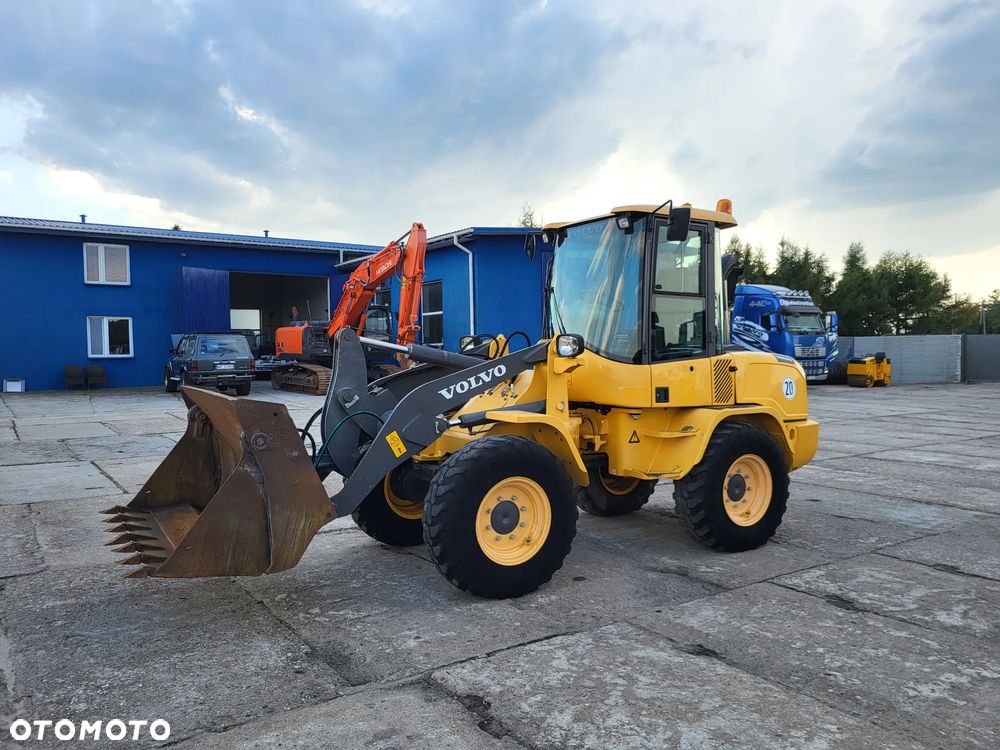 Volvo L 30 G spr z Niemiec 3944 mtg - 8
