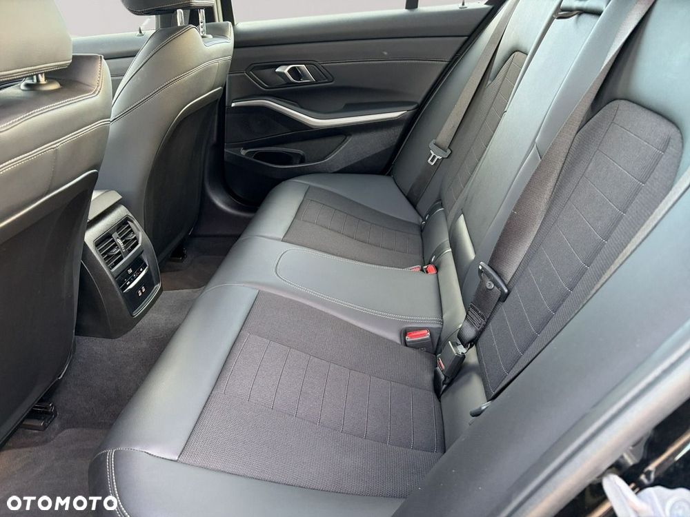 BMW Seria 3 - 24