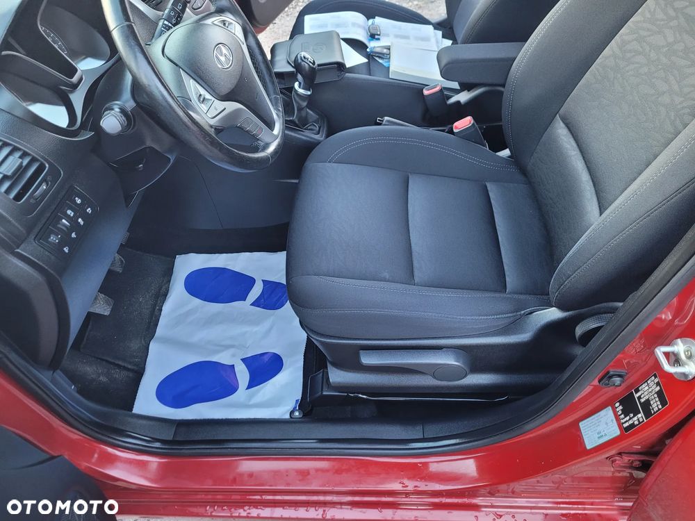 Hyundai ix20 1.4 blue YES - 18