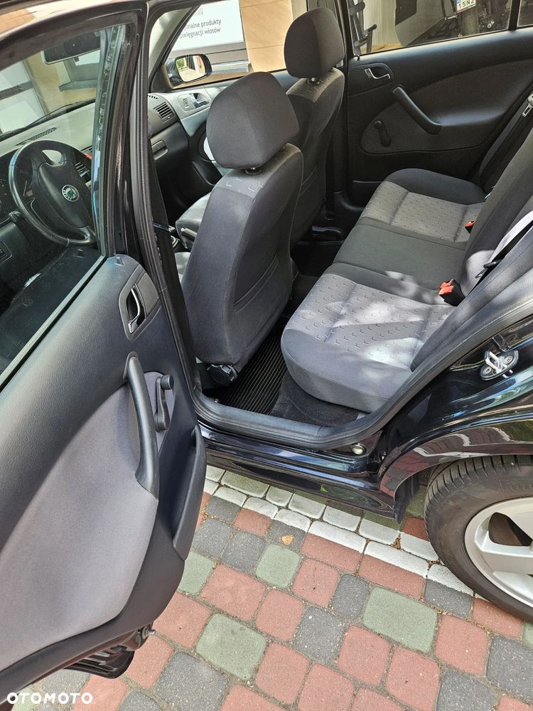 Skoda Octavia 1.6 Tour - 13
