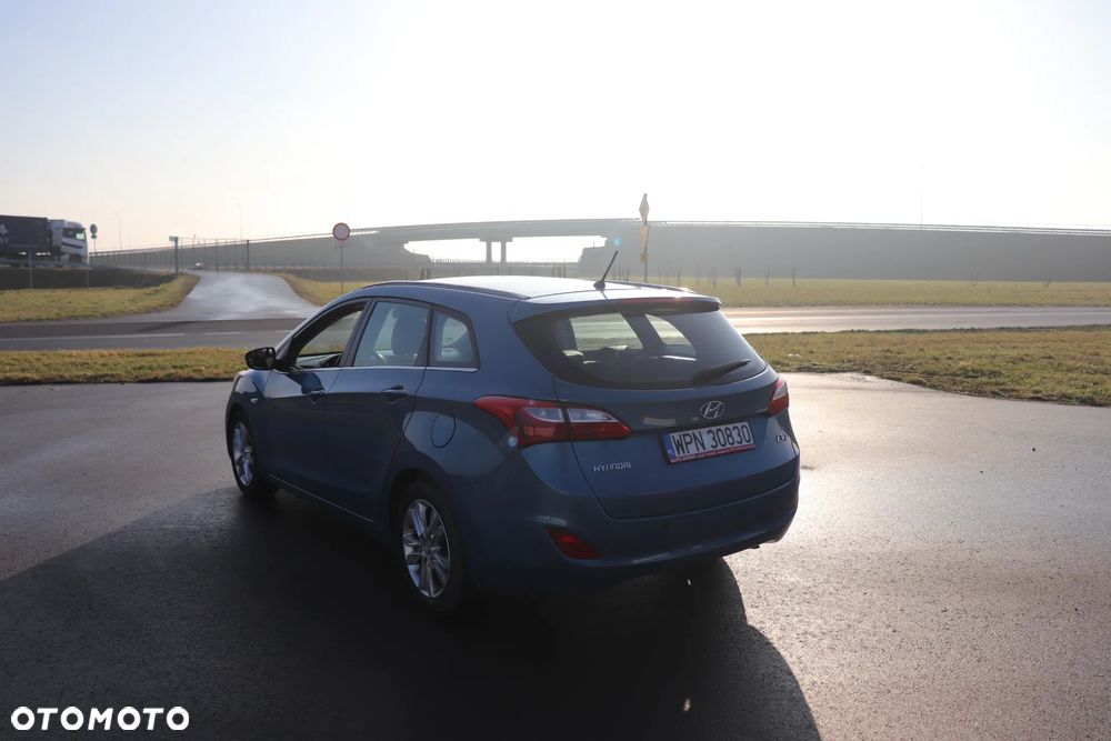 Hyundai i30 blue Kombi 1.6 CRDi Trend - 11