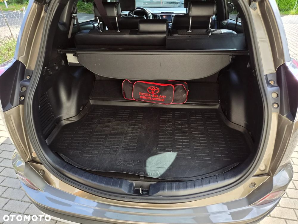 Toyota RAV4 Hybrid Premium 4x2 - 16