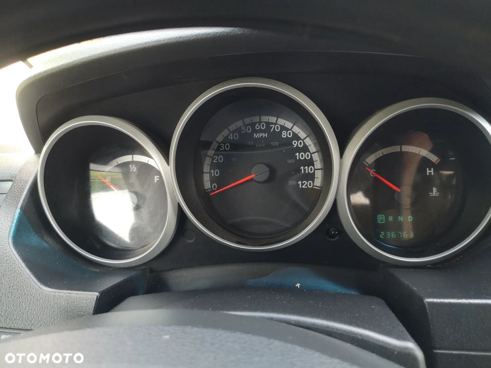 Dodge Caravan - 22