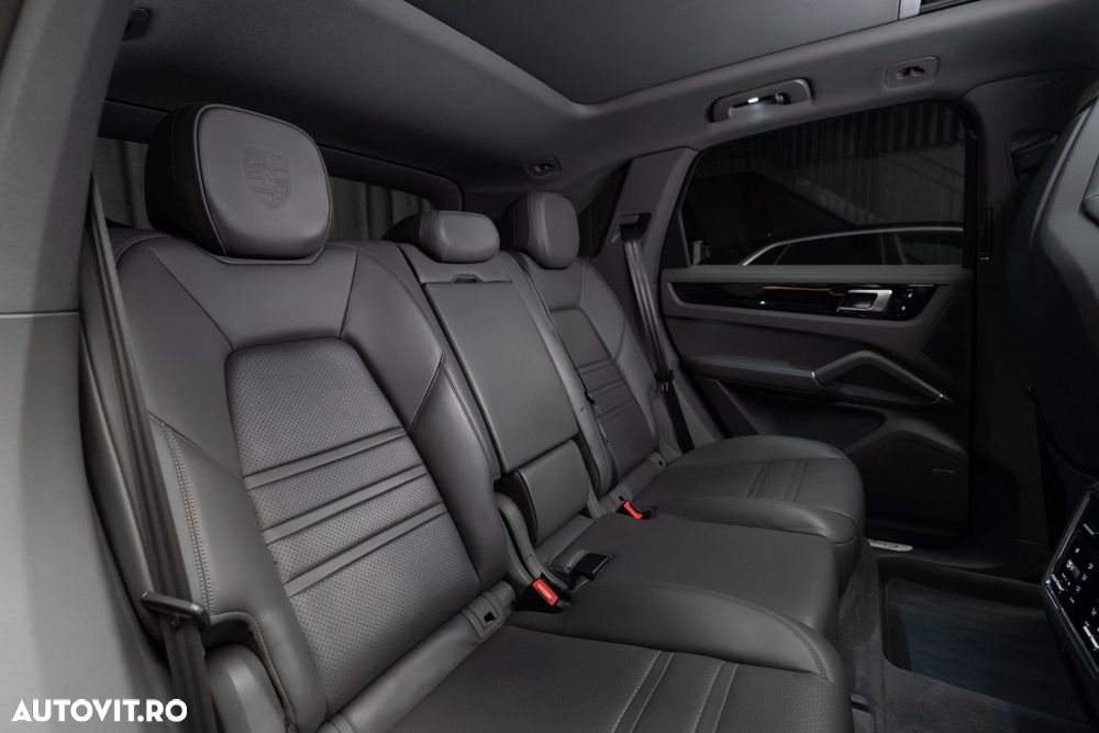 Porsche Cayenne - 34