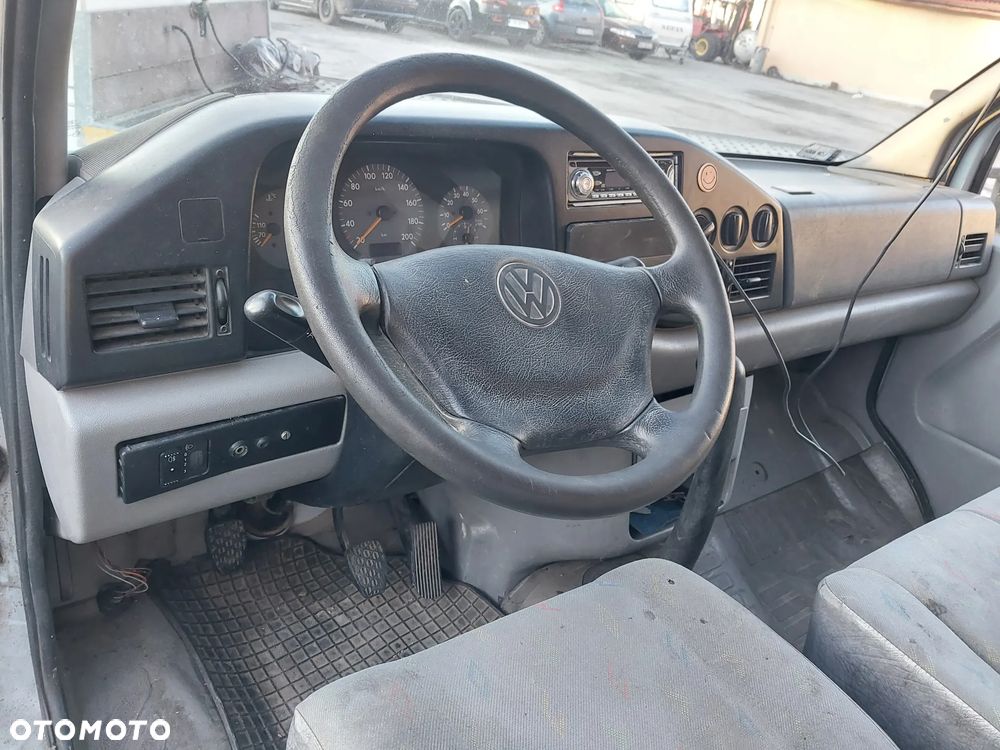 Volkswagen LT35 96-06 LT 35 bus blaszak silnik 2.5 TDI 109KM skrzynia biegów lewarek wybierak błotnik zderzak szyba podnośnik boczek wał most podpora koło felga fotel fotele maglownica turbina rura dolotowa mechanizm panel konsola podłoga rurka EGR chłodnica pas przedni stopień felgi wydech tłumik NA CZĘŚCI WSZYSTKIE CZĘŚCI - 15