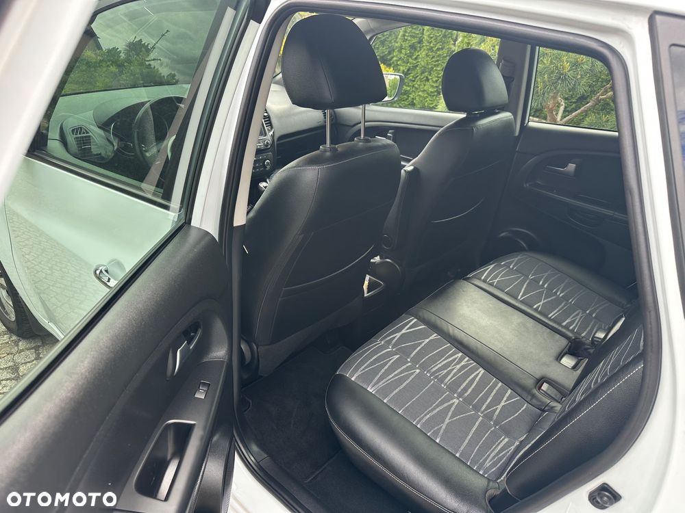 Kia Venga - 15