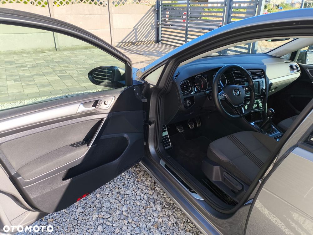Volkswagen Golf - 11