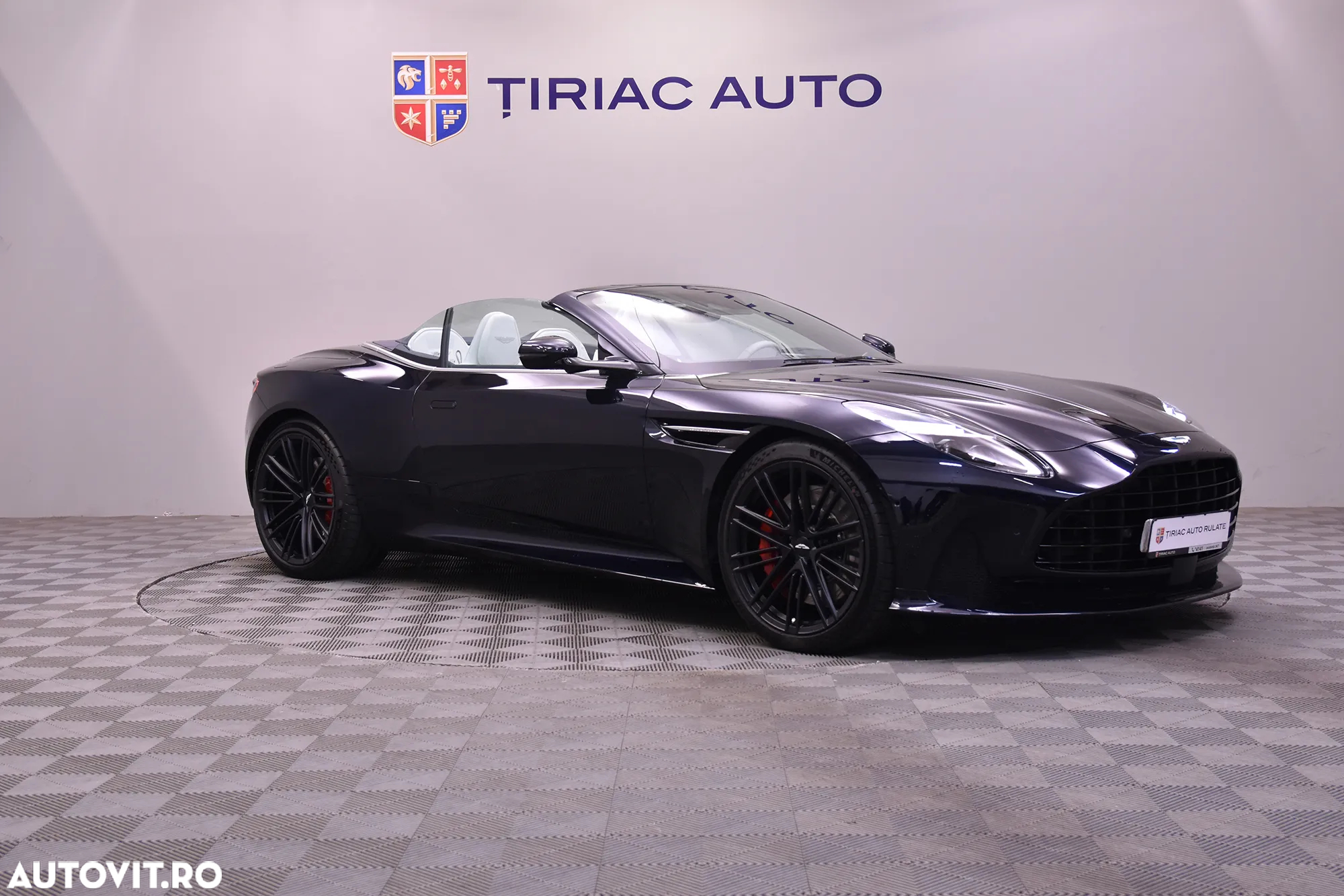 Aston Martin DB12 Volante - 16
