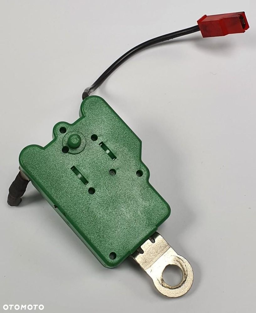 WZMACNIACZ ANTENY MERCEDES W220 2208202389 - 1