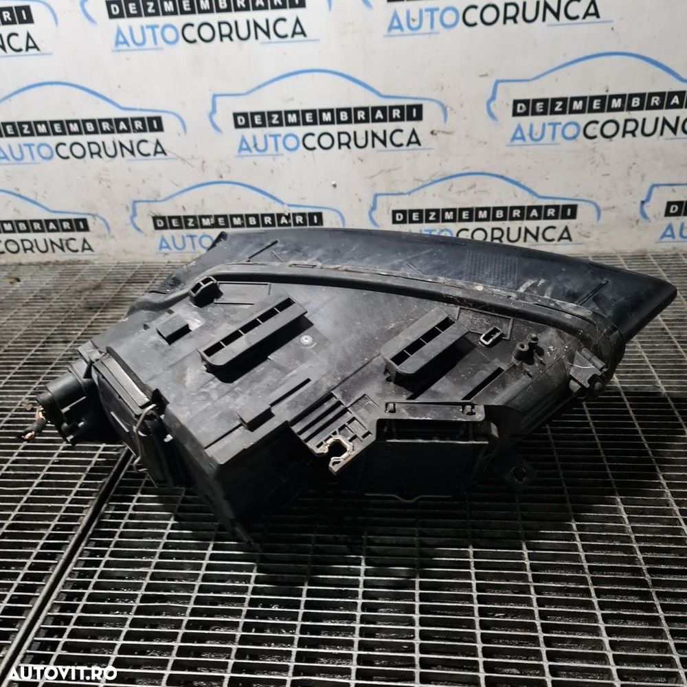 Far Dreapta AUDI Q5 2008 - 2015 SUV 4 Usi (1331) Fara xenon - 2