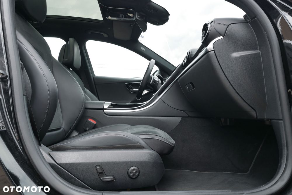 Mercedes-Benz Klasa C 300 e PHEV AMG - 19