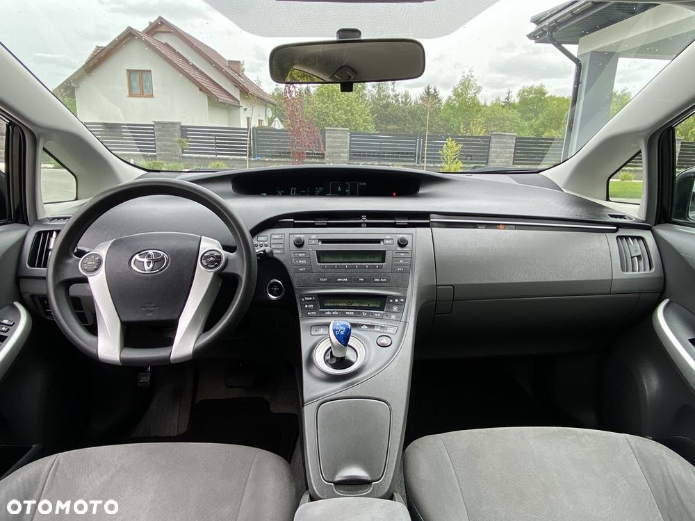 Toyota Prius (Hybrid) - 18