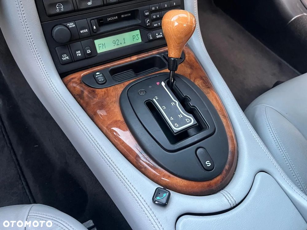 Jaguar XK8 Cabriolet - 26