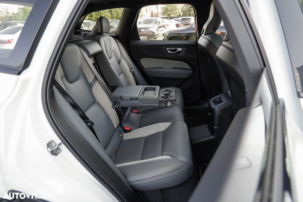 Volvo XC 60 Recharge T8 Twin Engine eAWD R-Design - 17