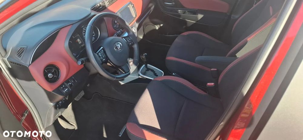 Toyota Yaris Hybrid 100 Dynamic - 13