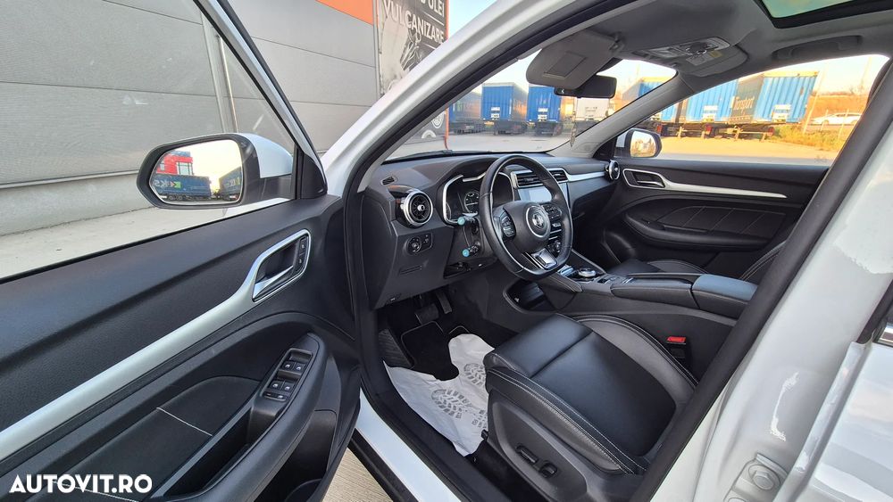 MG ZS EV Luxury - 11