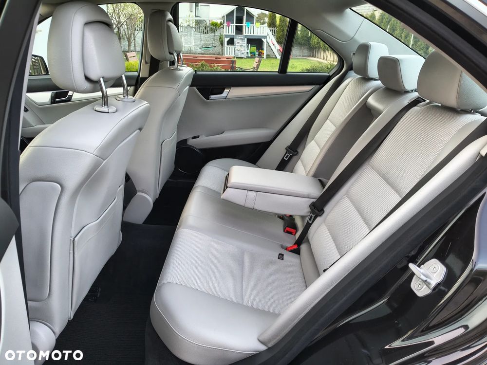 Mercedes-Benz Klasa C 180 Kompressor BlueEFFICIENCY Avantgarde - 14