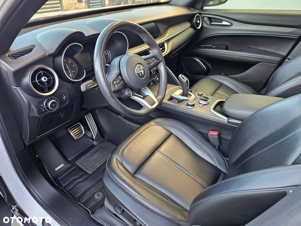 Alfa Romeo Stelvio 2.0 Turbo 16V AT8-Q4 Ti - 9