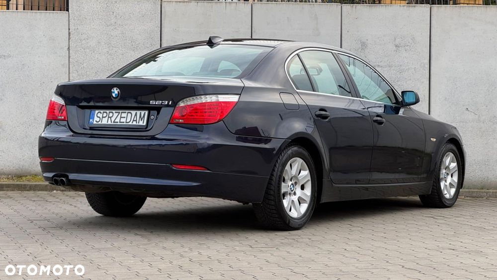 BMW Seria 5 523i - 32