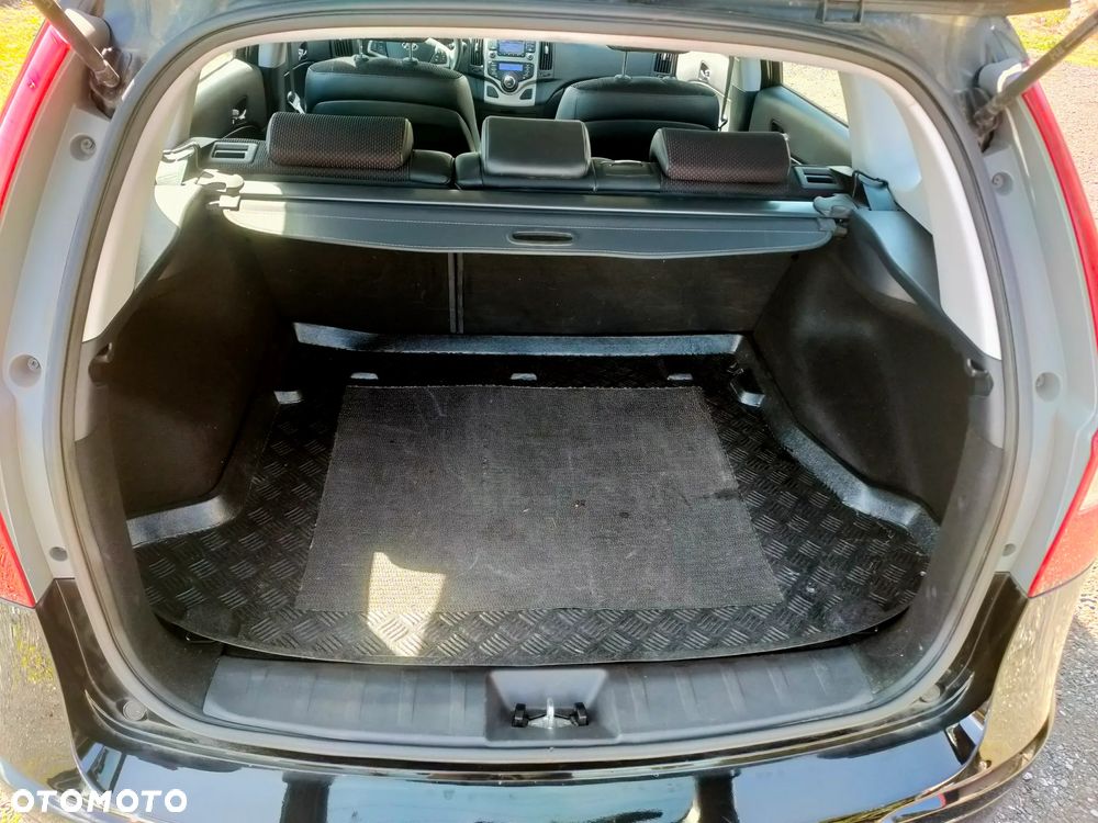 Hyundai i30 1.4 Base + World Cup - 29