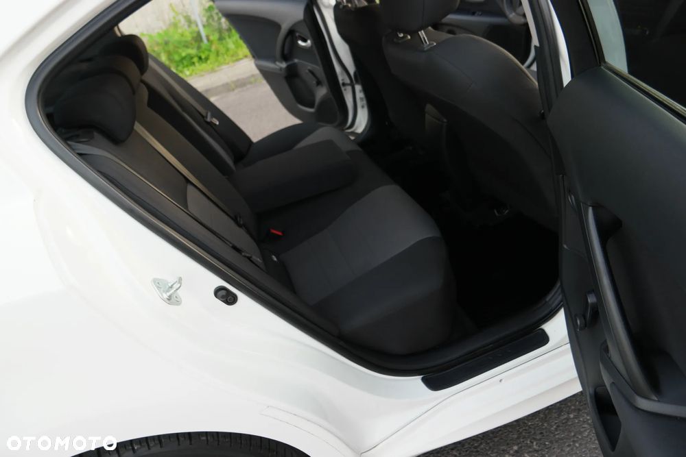 Toyota Avensis 1.8 Active - 23