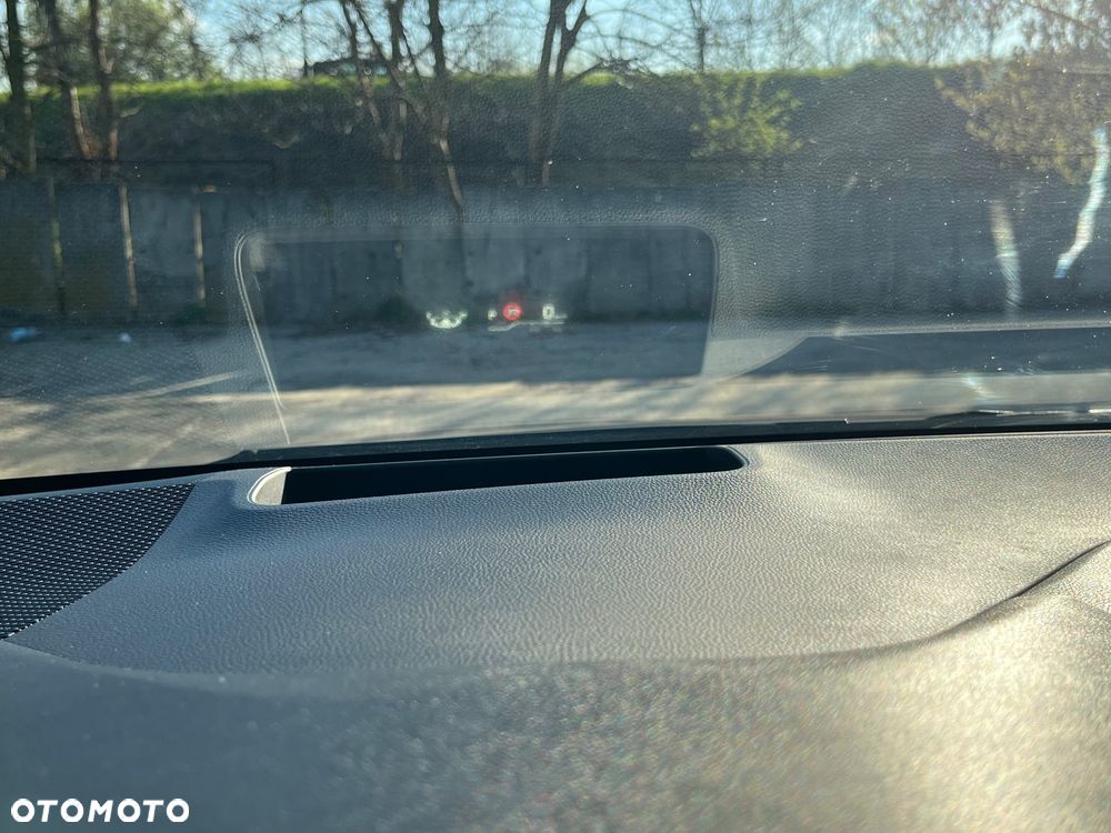 Toyota Corolla 2.0 Hybrid Executive - 36