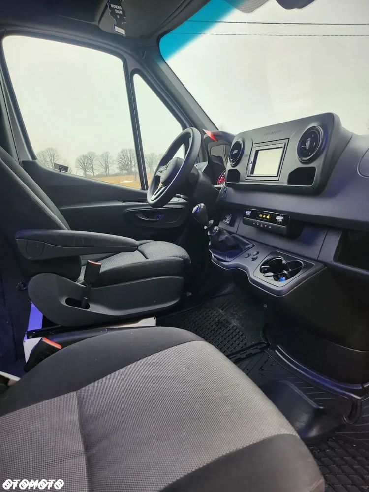 Mercedes-Benz Sprinter - 11