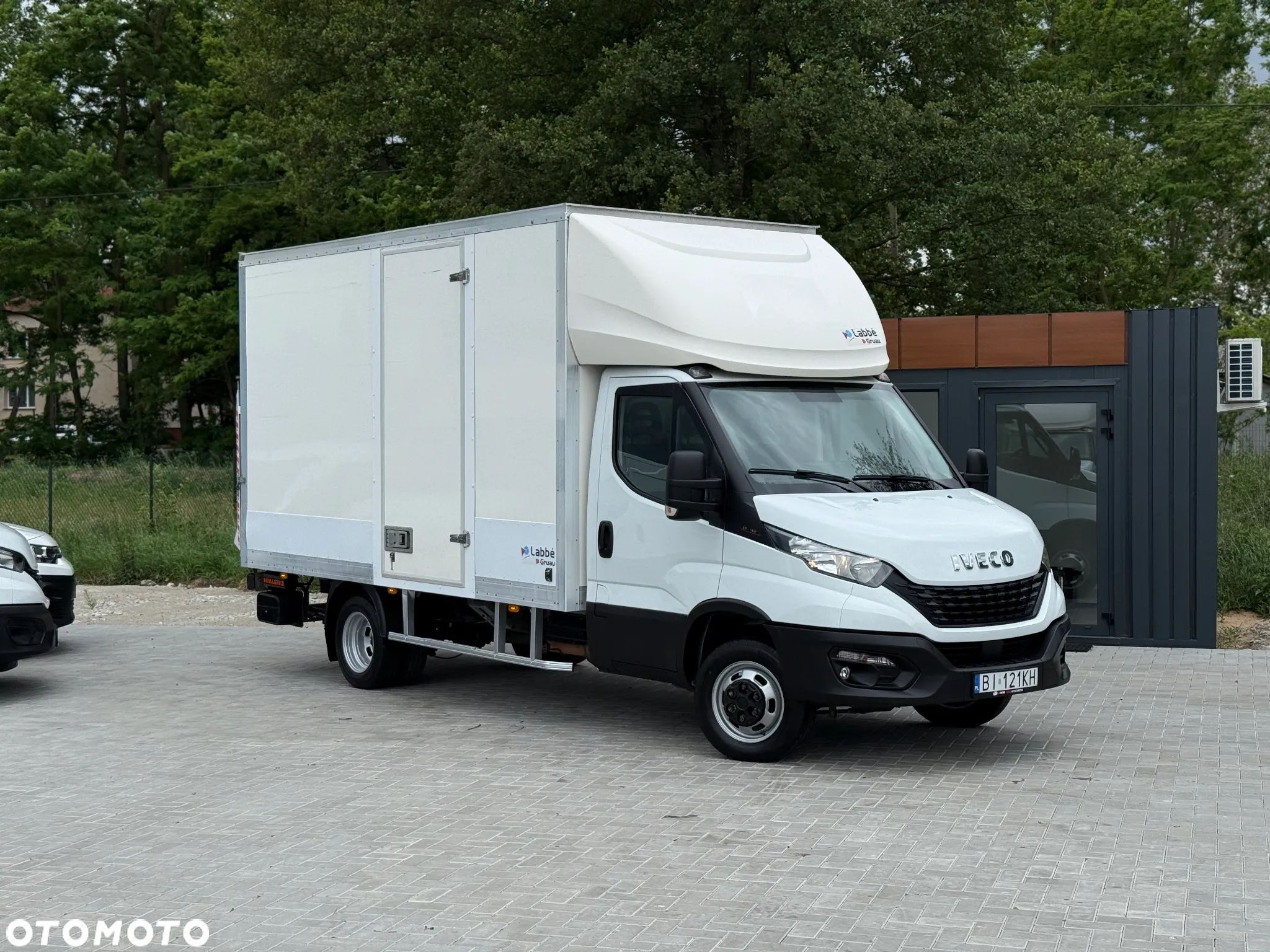 Iveco Daily 35C16 3.0 HPI 160KM / Kontener 4,2m + Winda 750KG / 2020R / Zarejestrowany w PL - 1