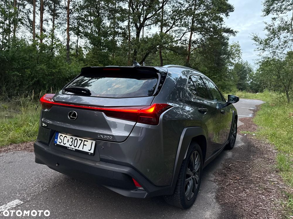 Lexus UX - 5