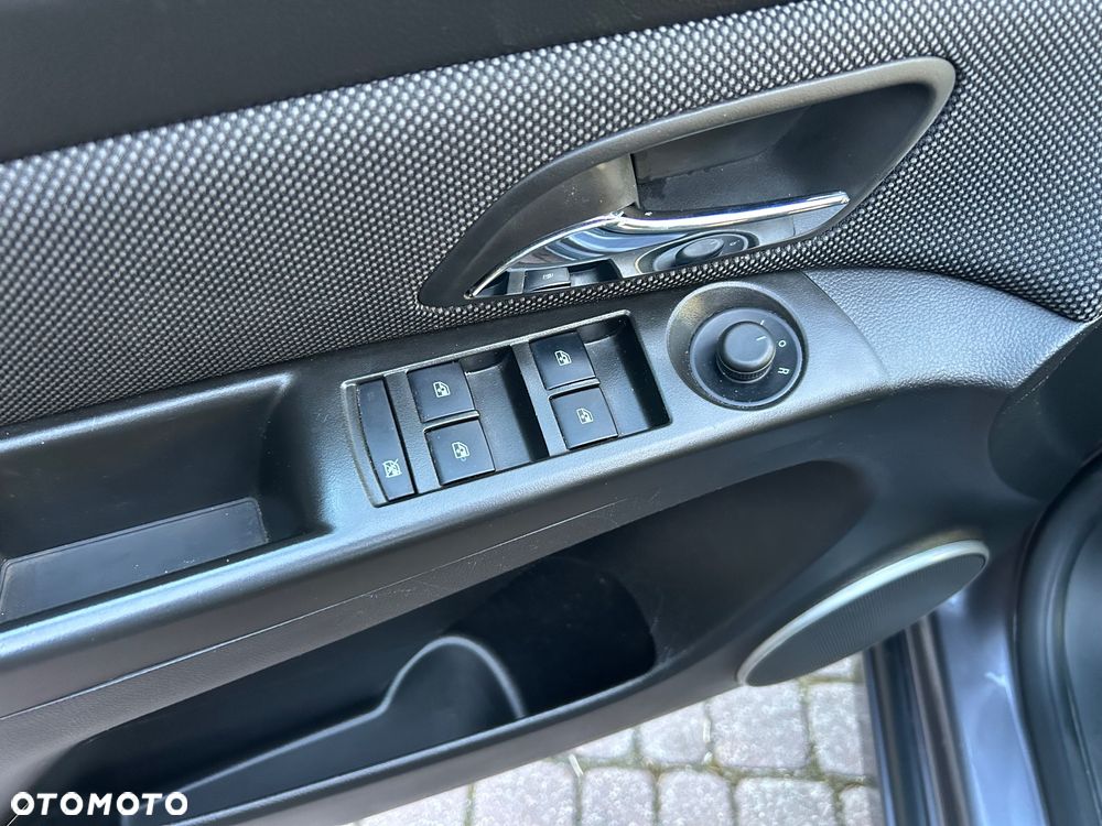 Chevrolet Cruze 1.8 LTZ - 17