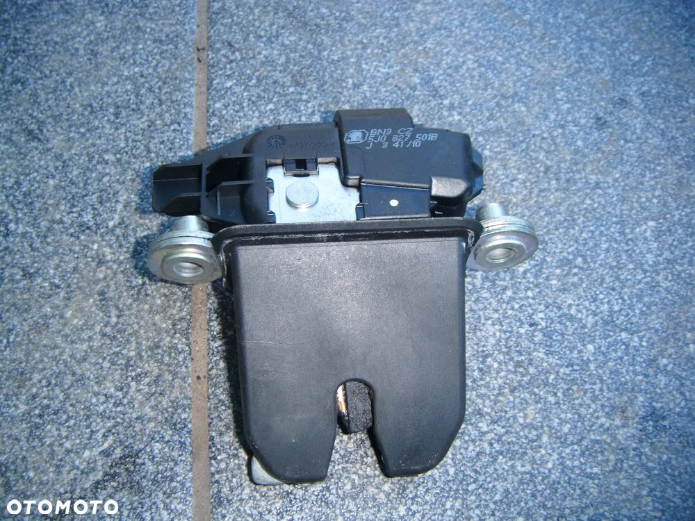 skoda roomster 10r zamek klapy tył   5j0827501b - 3
