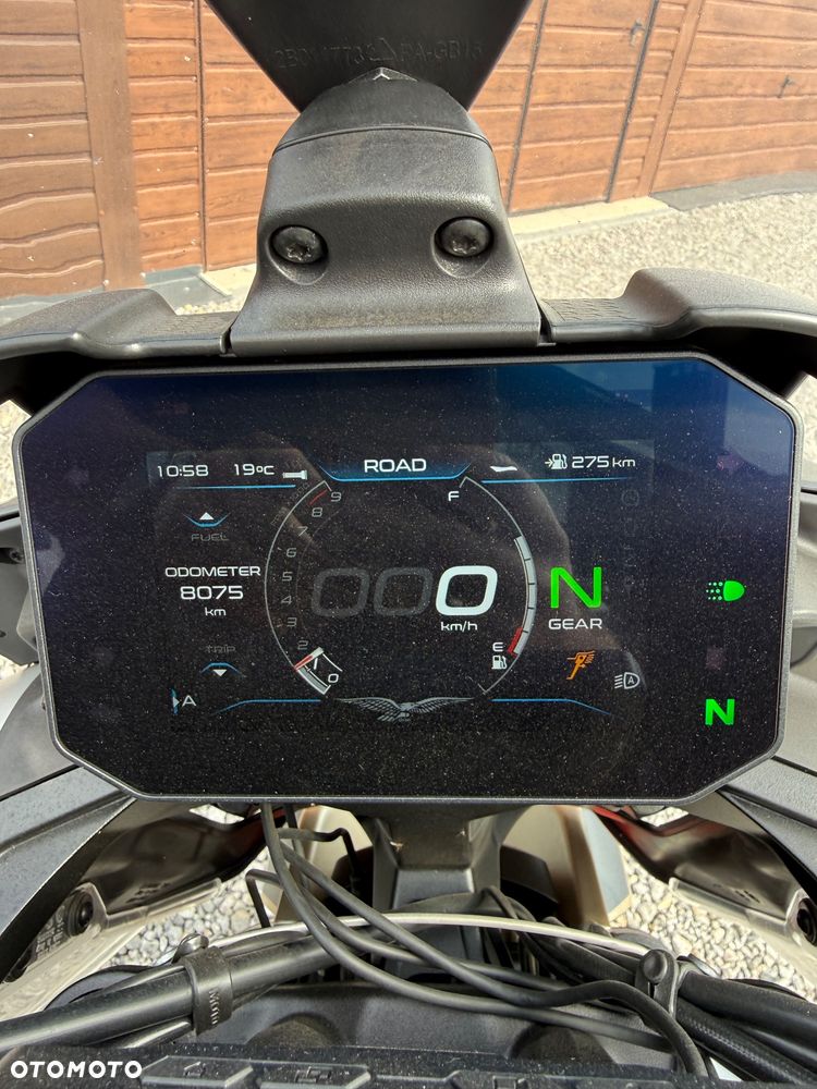 Moto Guzzi V85 - 8