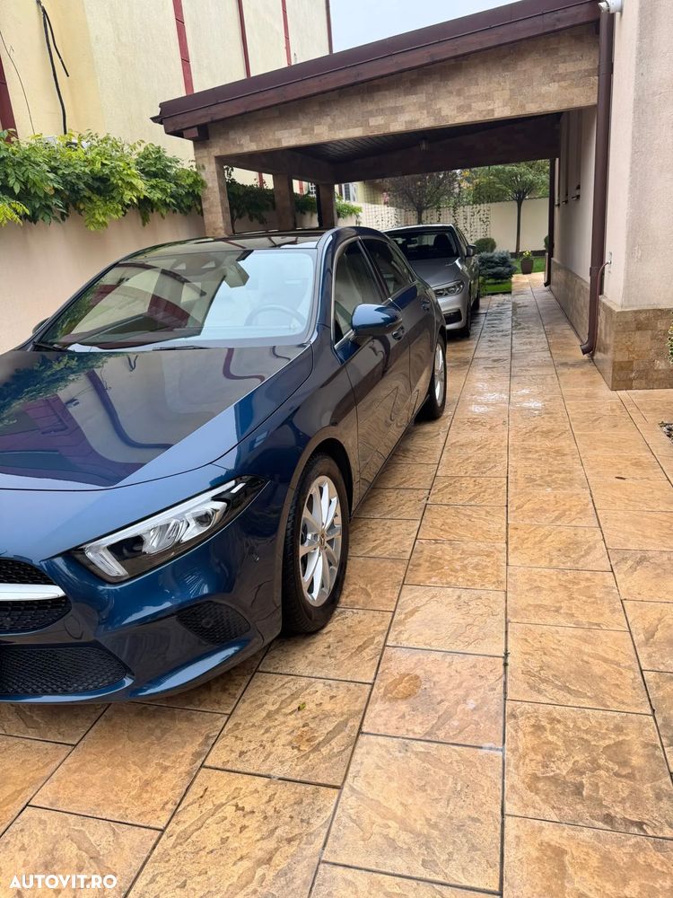 Mercedes-Benz A 220 4MATIC Sedan Aut. - 2