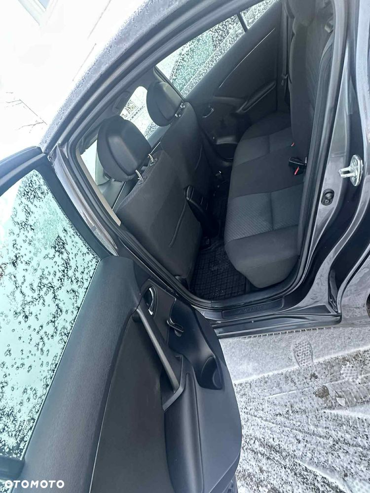 Toyota Avensis 2.0 D-4D Premium - 11
