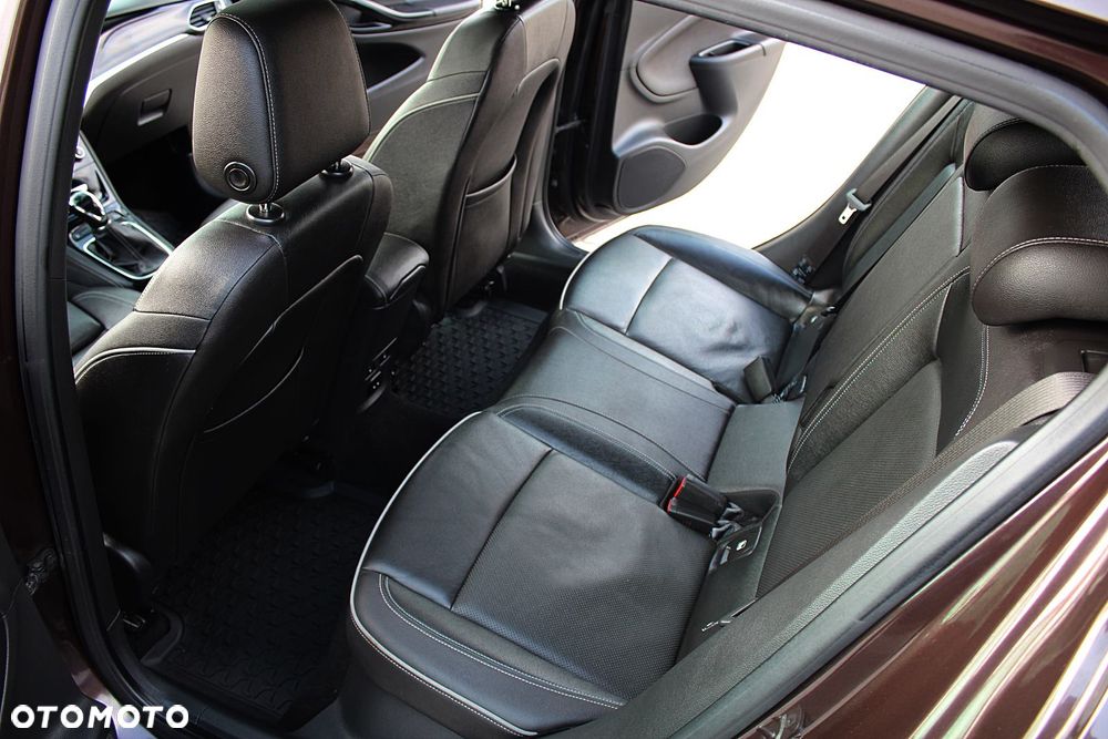 Opel Astra 1.6 T GPF Dynamic S&S - 18